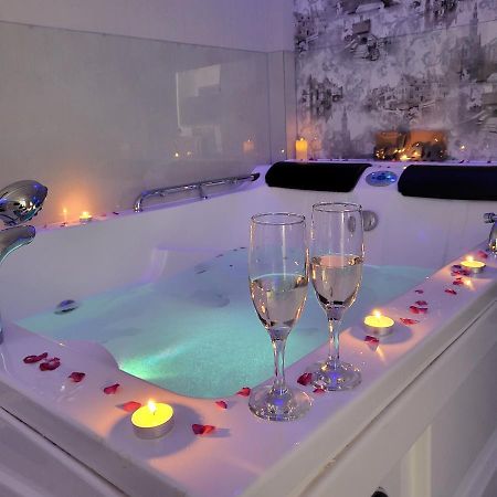 Vip Apartment For Lovers In คีชีเนา ภายนอก รูปภาพ